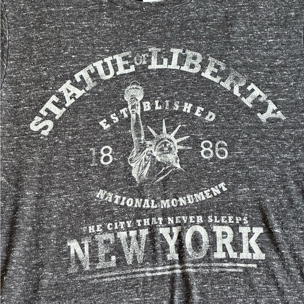 DELTA MENS GRAPHIC SHORT SLEEVE T-SHIRT STATUE OF LIBERTY SZ MEDIUM - Picture 2 of 7